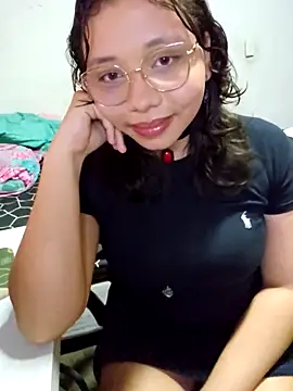 Snapshot of Sapphire024 chatting on 10/25/25, 05:37 Sapphire024 online show from 10/25/25, 05:37