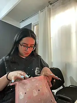 Snapshot of Kloe_Novoa chatting on 11/12/25, 12:49 Kloe Novoa online show from 11/12/25, 12:49