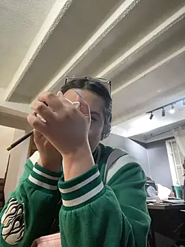 Snapshot of Kloe_Novoa chatting on 11/18/25, 02:21 Kloe Novoa online show from 11/18/25, 02:21