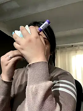 Snapshot of Kloe_Novoa chatting on 11/21/25, 12:37 Kloe Novoa online show from 11/21/25, 12:37