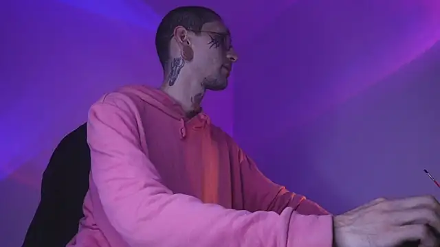 Snapshot of TokyoHatsumoto chatting on 11/19/25, 12:10 TokyoHatsumoto online show from 11/19/25, 12:10