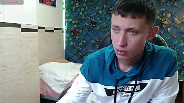 Snapshot of Garuo_18 chatting on 11/12/25, 03:18 Garuo 18 online show from 11/12/25, 03:18