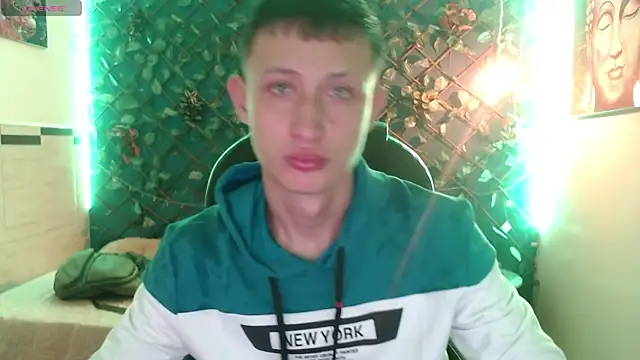 Snapshot of Garuo_18 chatting on 11/15/25, 02:53 Garuo 18 online show from 11/15/25, 02:53