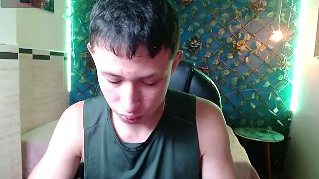 Snapshot of Garuo_18 chatting on 11/18/25, 03:12 Garuo 18 online show from 11/18/25, 03:12