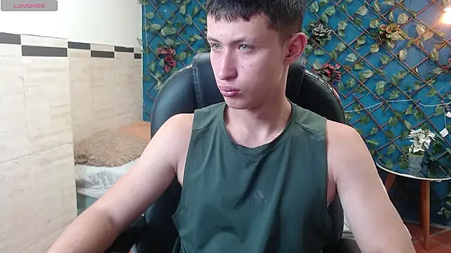 Snapshot of Garuo_18 chatting on 11/20/25, 03:07 Garuo 18 online show from 11/20/25, 03:07