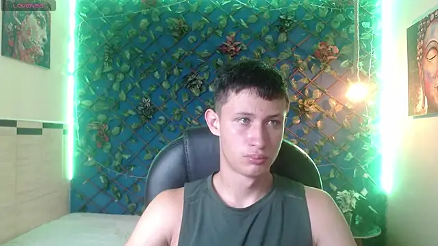 Snapshot of Garuo_18 chatting on 11/21/25, 03:38 Garuo 18 online show from 11/21/25, 03:38