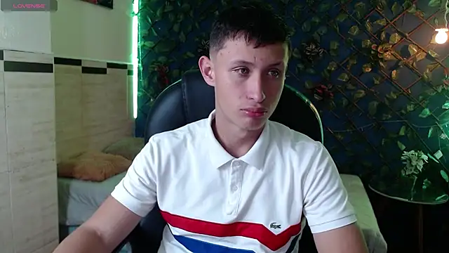 Snapshot of Garuo_18 chatting on 11/25/25, 03:28 Garuo 18 online show from 11/25/25, 03:28