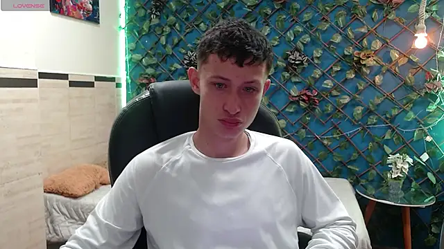 Snapshot of Garuo_18 chatting on 11/26/25, 03:07 Garuo 18 online show from 11/26/25, 03:07