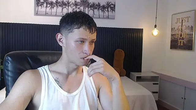 Snapshot of Garuo_18 chatting on 12/01/25, 07:08 Garuo 18 online show from 12/01/25, 07:08