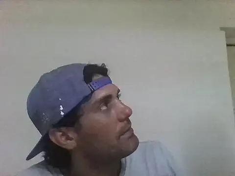 Snapshot of Capriflow chatting on 12/15/25, 02:05 Capriflow online show from 12/15/25, 02:05