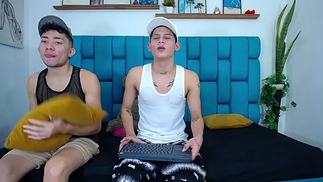 Hot Boys Latinos X online show from 04/10/26, 05:06