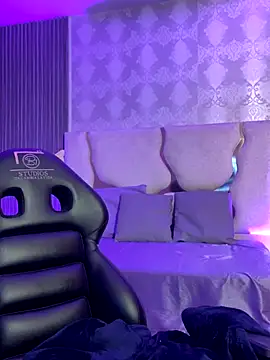 MAIILY TAY online show from 11/30/25, 01:04