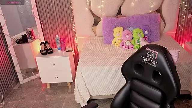 MAIILY TAY online show from 02/07/26, 11:58