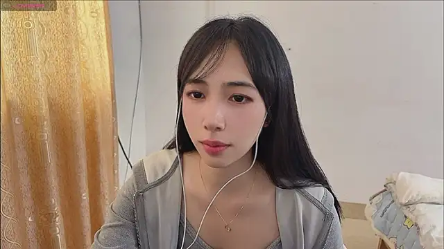 Snapshot of by-Hannah chatting on 11/07/25, 06:57 by-Hannah online show from 11/07/25, 06:57