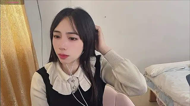 Snapshot of by-Hannah chatting on 11/12/25, 05:08 by-Hannah online show from 11/12/25, 05:08