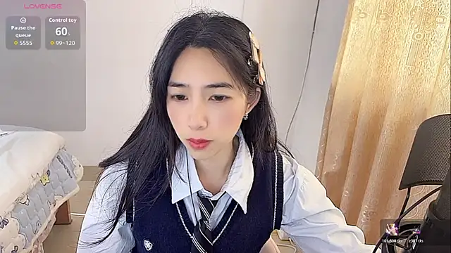 Snapshot of by-Hannah chatting on 12/18/25, 02:28 by-Hannah online show from 12/18/25, 02:28