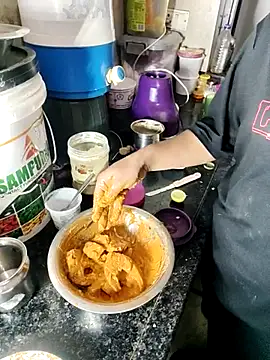 Snapshot of Heena-143 chatting on 11/14/25, 03:44 Heena-143 online show from 11/14/25, 03:44