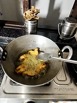 Snapshot of Heena-143 chatting on 11/29/25, 03:59 Heena-143 online show from 11/29/25, 03:59