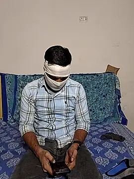 Snapshot of Heena-143 chatting on 11/30/25, 11:14 Heena-143 online show from 11/30/25, 11:14