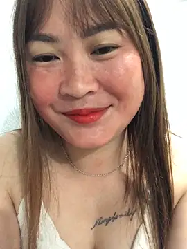 Snapshot of bombom1x chatting on 10/25/25, 09:17 bombom1x online show from 10/25/25, 09:17