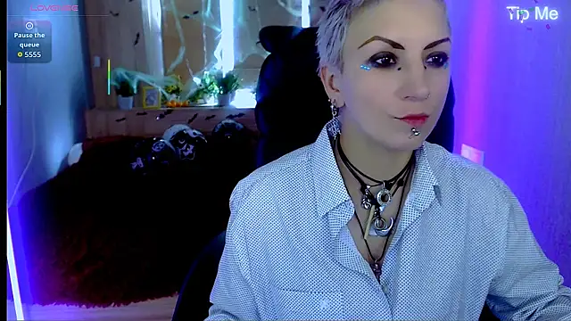 Snapshot of Sweet-n-Strong chatting on 10/31/25, 08:37 Sweet-n-Strong online show from 10/31/25, 08:37