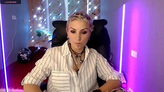 Snapshot of Sweet-n-Strong chatting on 11/07/25, 01:22 Sweet-n-Strong online show from 11/07/25, 01:22