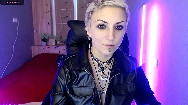 Snapshot of Sweet-n-Strong chatting on 11/12/25, 12:49 Sweet-n-Strong online show from 11/12/25, 12:49