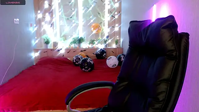 Snapshot of Sweet-n-Strong chatting on 11/13/25, 07:51 Sweet-n-Strong online show from 11/13/25, 07:51