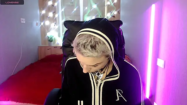 Snapshot of Sweet-n-Strong chatting on 11/20/25, 12:38 Sweet-n-Strong online show from 11/20/25, 12:38