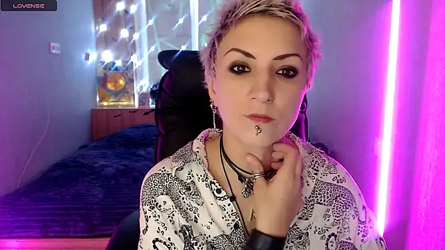 Snapshot of Sweet-n-Strong chatting on 11/21/25, 07:18 Sweet-n-Strong online show from 11/21/25, 07:18