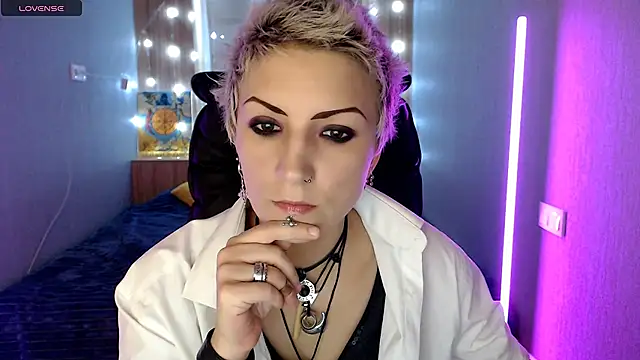 Snapshot of Sweet-n-Strong chatting on 11/24/25, 07:30 Sweet-n-Strong online show from 11/24/25, 07:30