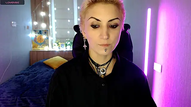 Snapshot of Sweet-n-Strong chatting on 11/28/25, 01:03 Sweet-n-Strong online show from 11/28/25, 01:03