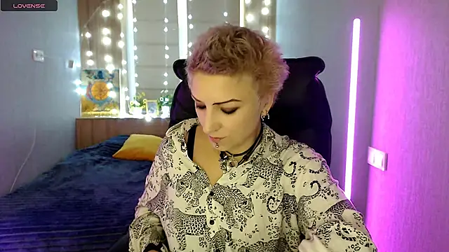 Snapshot of Sweet-n-Strong chatting on 12/04/25, 08:01 Sweet-n-Strong online show from 12/04/25, 08:01