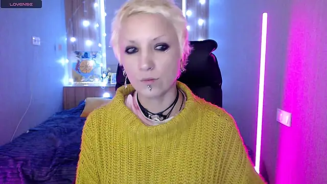 Snapshot of Sweet-n-Strong chatting on 12/14/25, 08:30 Sweet-n-Strong online show from 12/14/25, 08:30