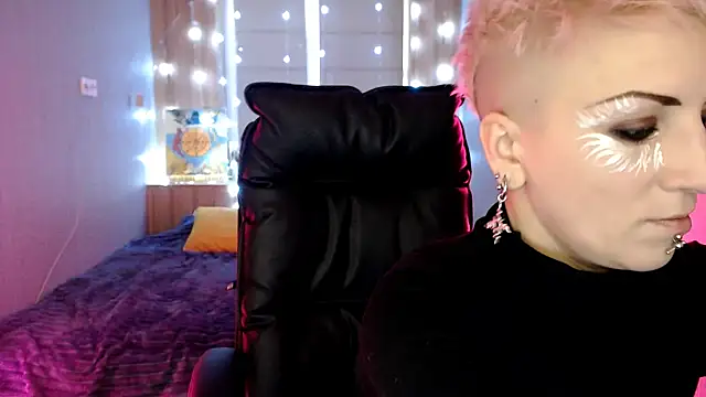 Snapshot of Sweet-n-Strong chatting on 12/16/25, 07:24 Sweet-n-Strong online show from 12/16/25, 07:24