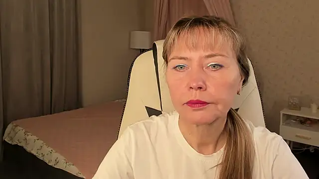 Snapshot of Carla_Vogue chatting on 11/05/25, 03:17 Carla Vogue online show from 11/05/25, 03:17