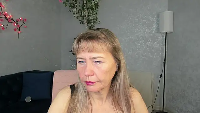 Snapshot of Carla_Vogue chatting on 11/11/25, 03:06 Carla Vogue online show from 11/11/25, 03:06