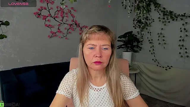 Snapshot of Carla_Vogue chatting on 11/16/25, 03:01 Carla Vogue online show from 11/16/25, 03:01