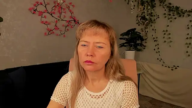 Snapshot of Carla_Vogue chatting on 11/17/25, 03:12 Carla Vogue online show from 11/17/25, 03:12