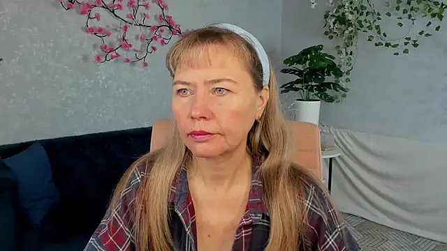 Snapshot of Carla_Vogue chatting on 11/18/25, 02:50 Carla Vogue online show from 11/18/25, 02:50