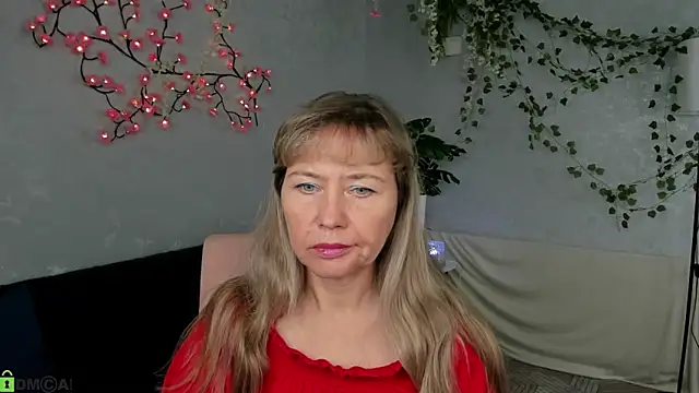 Snapshot of Carla_Vogue chatting on 12/04/25, 10:13 Carla Vogue online show from 12/04/25, 10:13