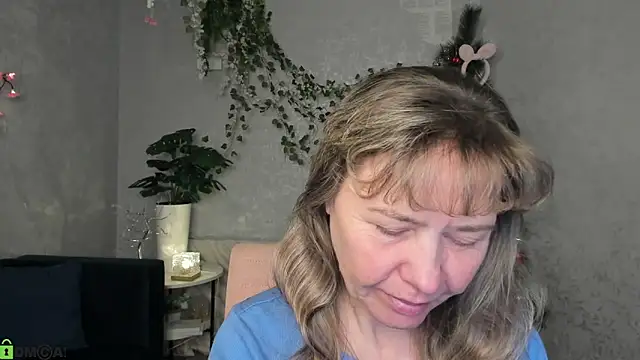 Snapshot of Carla_Vogue chatting on 12/14/25, 02:50 Carla Vogue online show from 12/14/25, 02:50