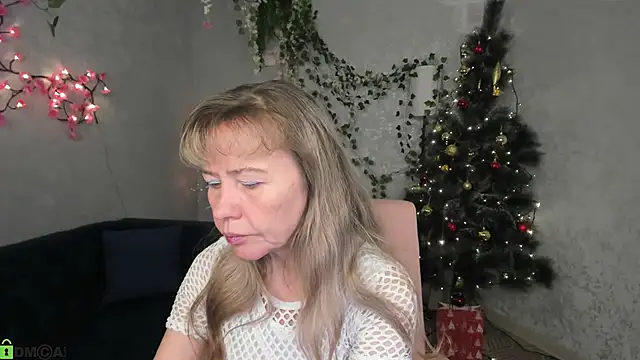 Snapshot of Carla_Vogue chatting on 12/16/25, 02:16 Carla Vogue online show from 12/16/25, 02:16