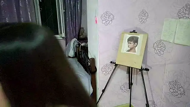 Snapshot of LumiHeart chatting on 10/30/25, 04:19 LumiHeart online show from 10/30/25, 04:19