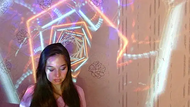 Snapshot of LumiHeart chatting on 11/18/25, 03:49 LumiHeart online show from 11/18/25, 03:49