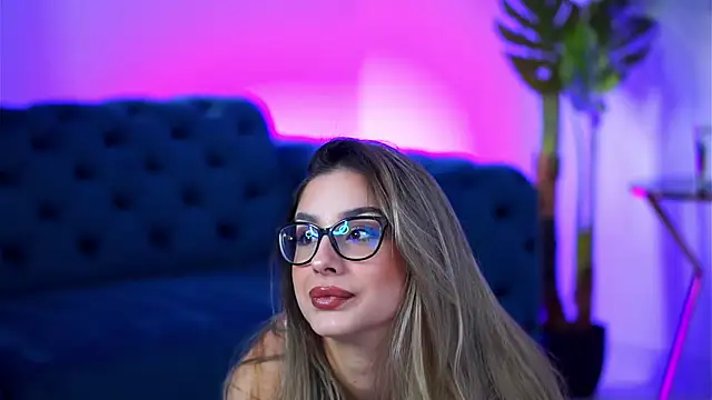 Snapshot of MaddieBryggs chatting on 11/15/25, 10:01 MaddieBryggs online show from 11/15/25, 10:01