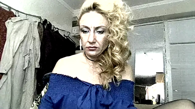 Snapshot of LilaniLoverx chatting on 12/02/25, 04:02 LilaniLoverx online show from 12/02/25, 04:02