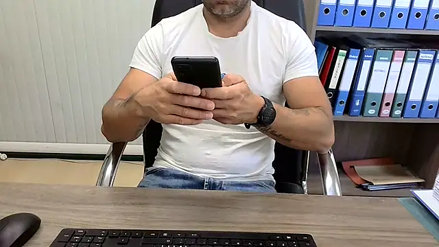 Snapshot of Evasionee chatting on 06/16/26, 06:27 Evasionee online show from 06/16/26, 06:27
