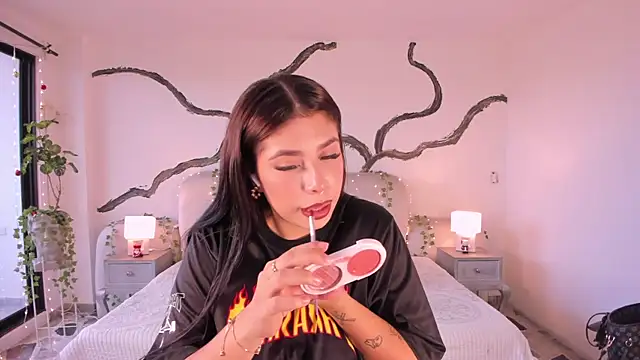 Snapshot of AsiaMillerr_ chatting on 11/24/25, 12:38 AsiaMillerr online show from 11/24/25, 12:38