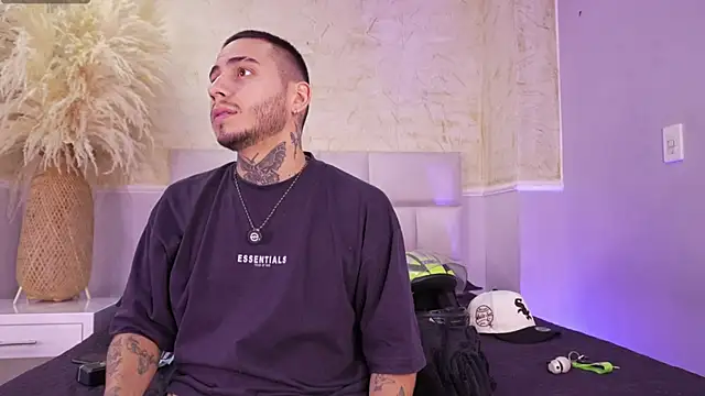 Snapshot of AsiaMillerr_ chatting on 12/15/25, 04:28 AsiaMillerr online show from 12/15/25, 04:28